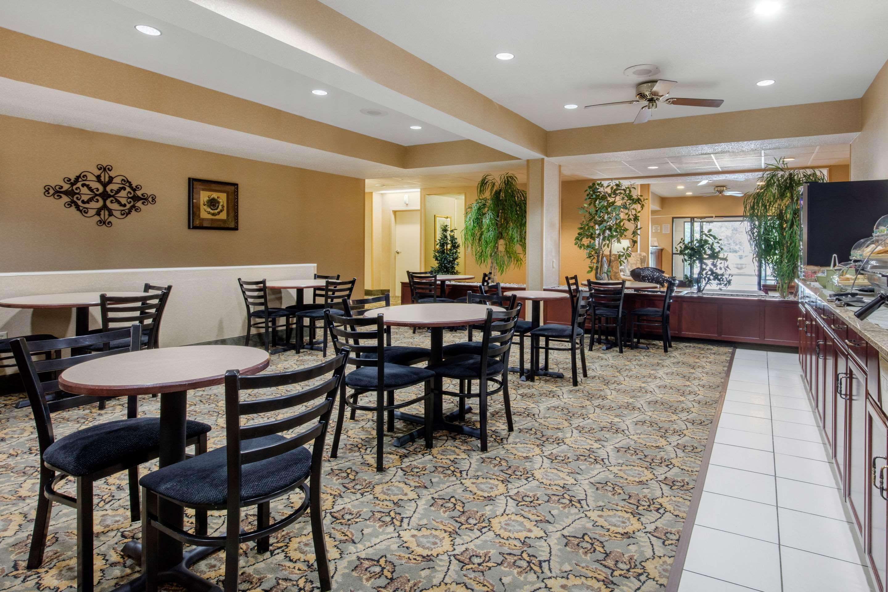 Quality Inn & Suites Benton - Draffenville Exterior photo