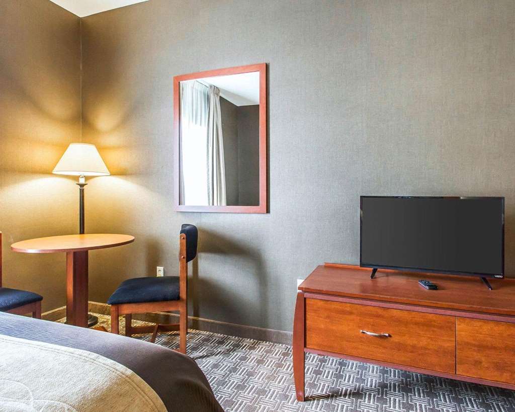 Quality Inn & Suites Benton - Draffenville Room photo